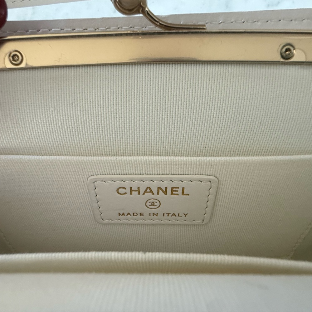 Chanel Beige Quilted Shoulder Bag - Picture 3 of 7